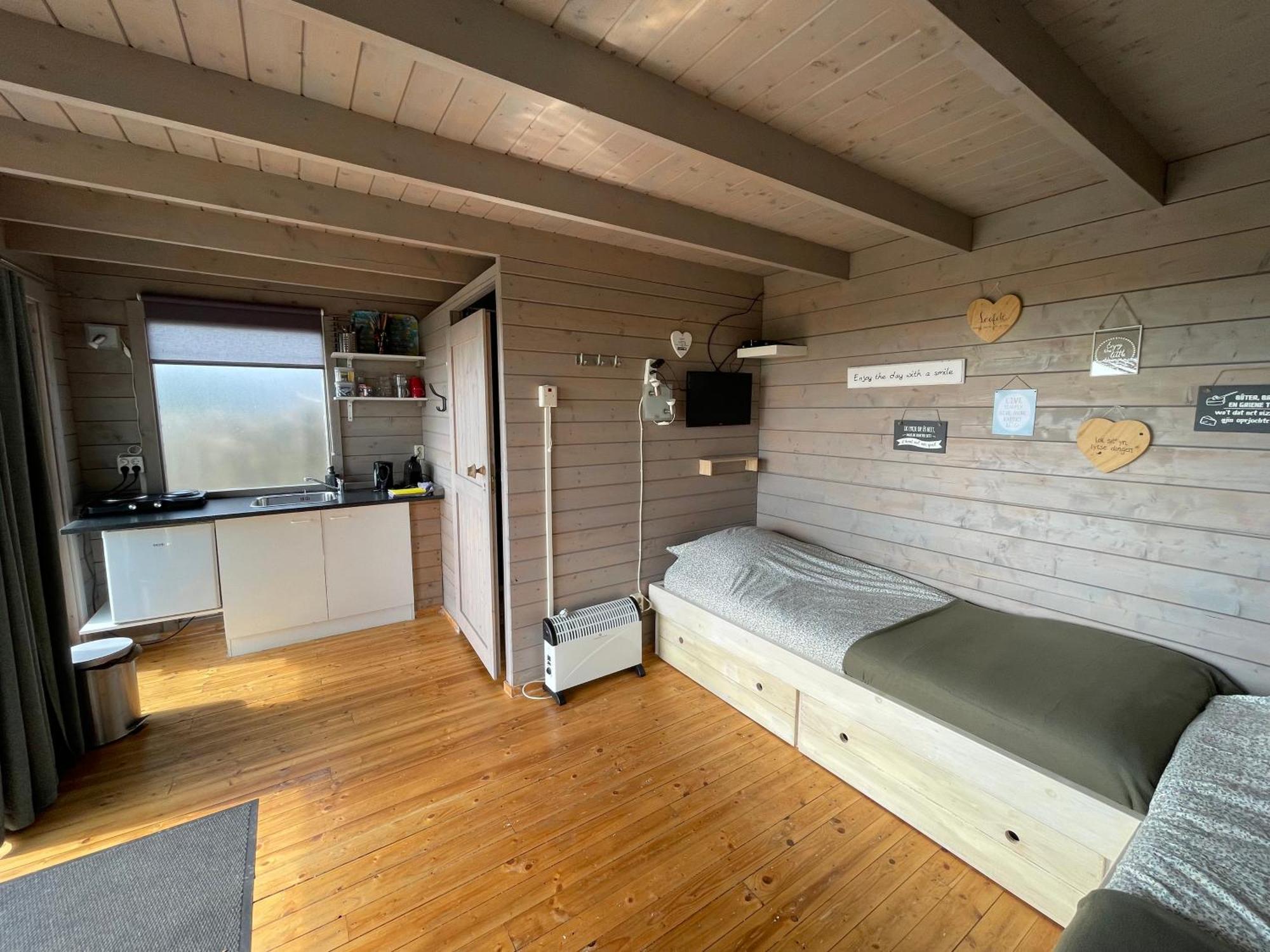 Logeerboerderij De Salix Villa Hitzum Exteriör bild